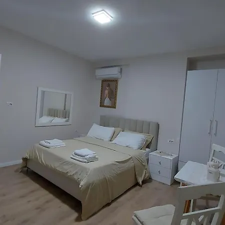 Tranquil Oasis For Two Aparthotel